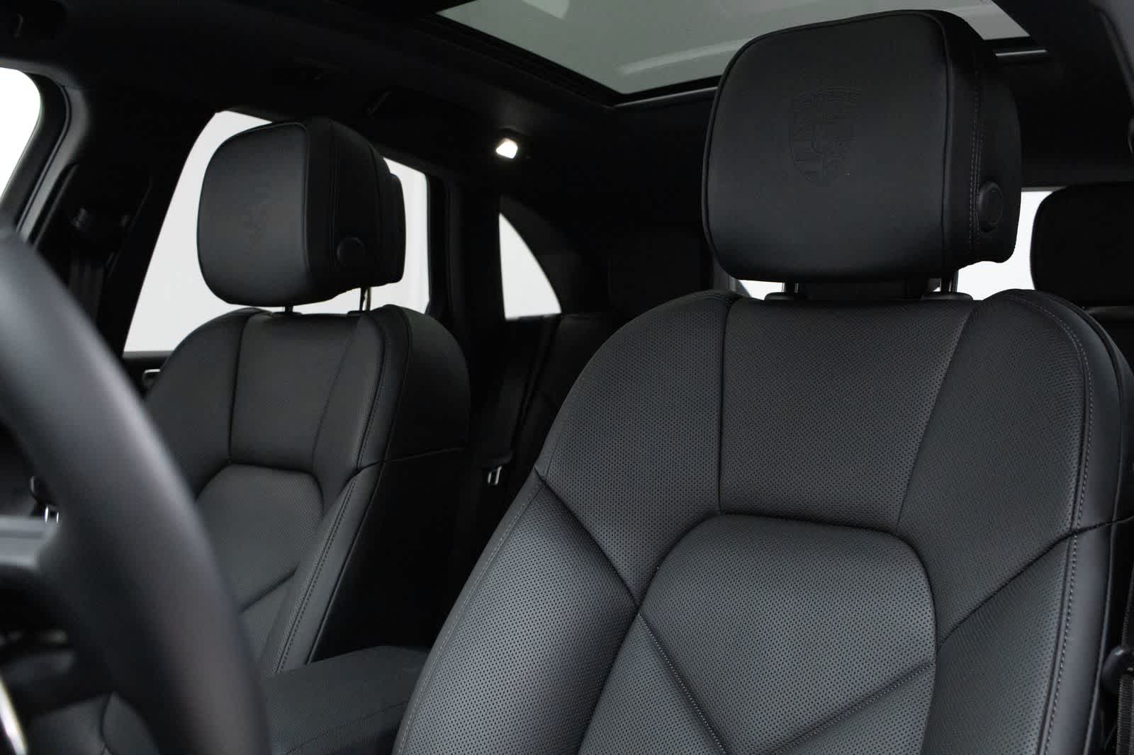 Thumbnail: 2026 Porsche Macan - 5