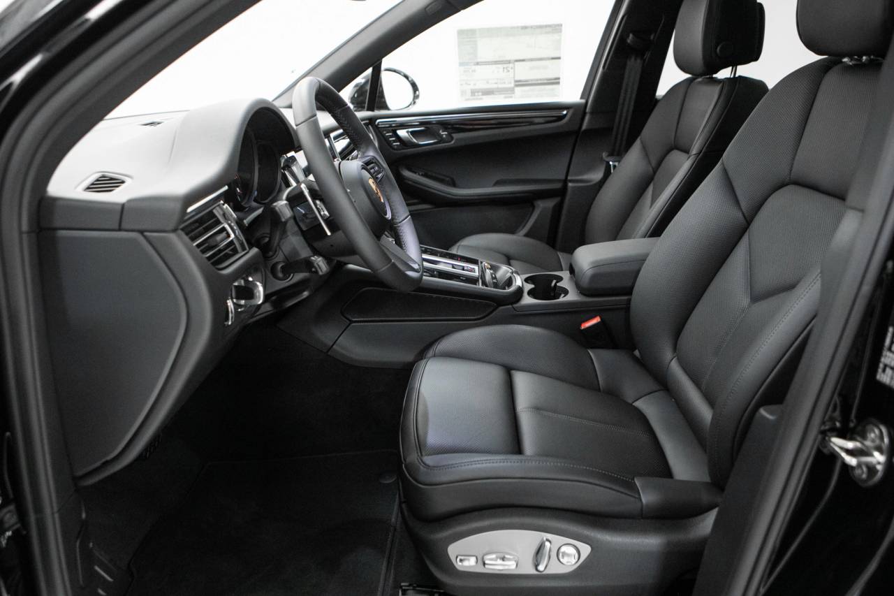 Thumbnail: 2026 Porsche Macan - 22