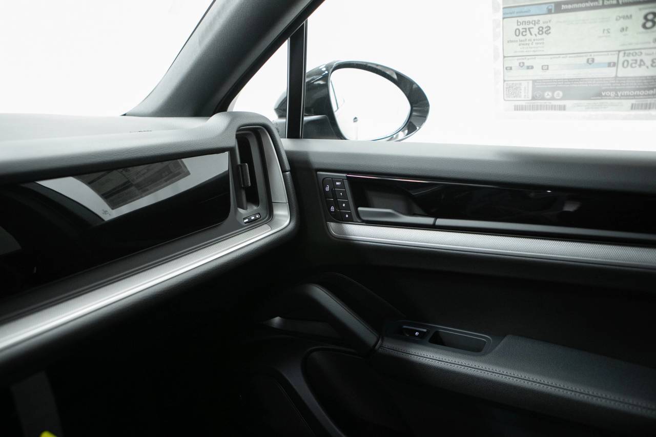 Thumbnail: 2026 Porsche  - 31