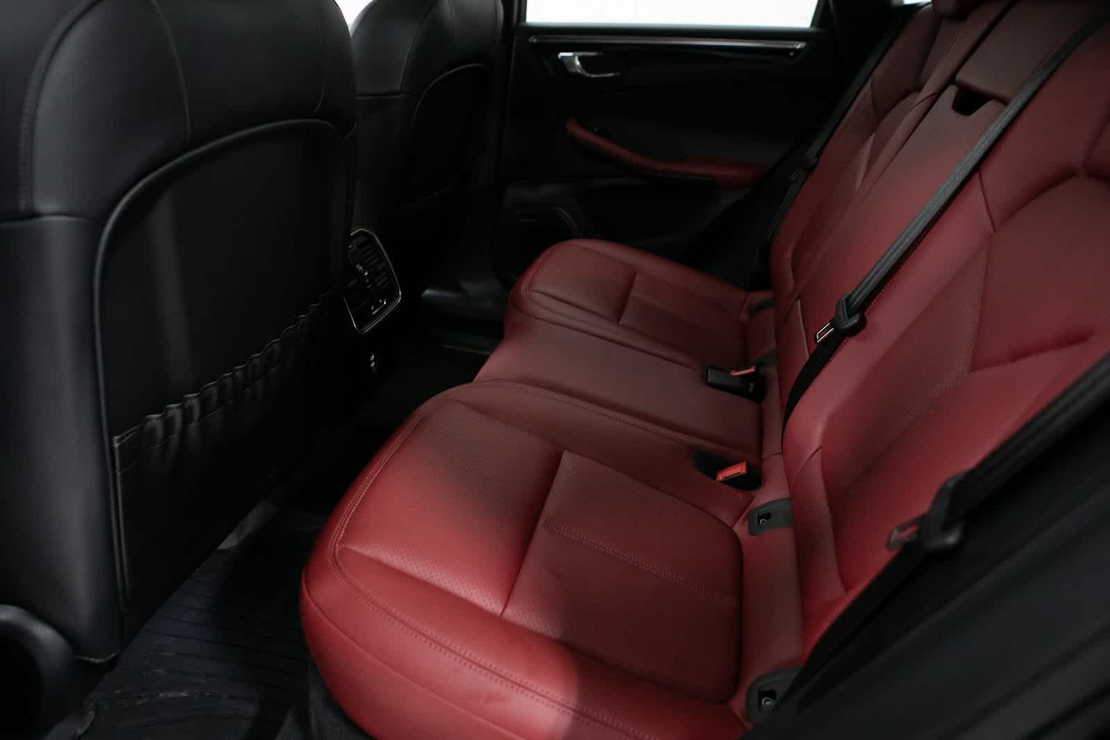 Thumbnail: 2025 Porsche Macan - 28