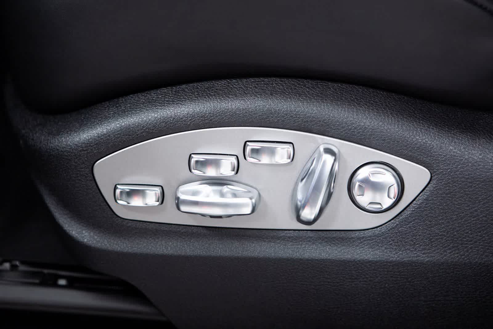 Thumbnail: 2025 Porsche Macan - 18