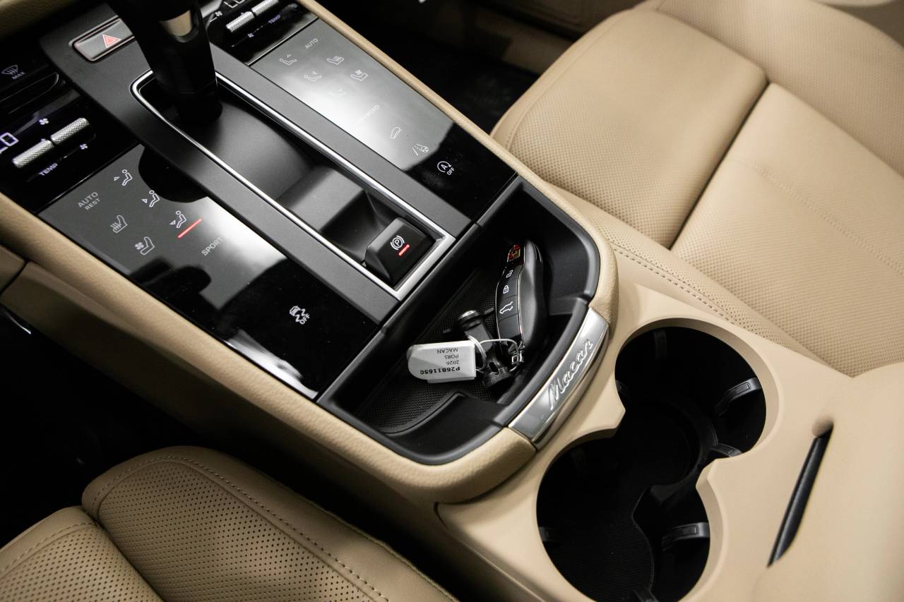 Thumbnail: 2026 Porsche Macan - 29