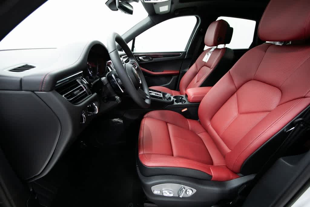 Thumbnail: 2025 Porsche Macan - 16