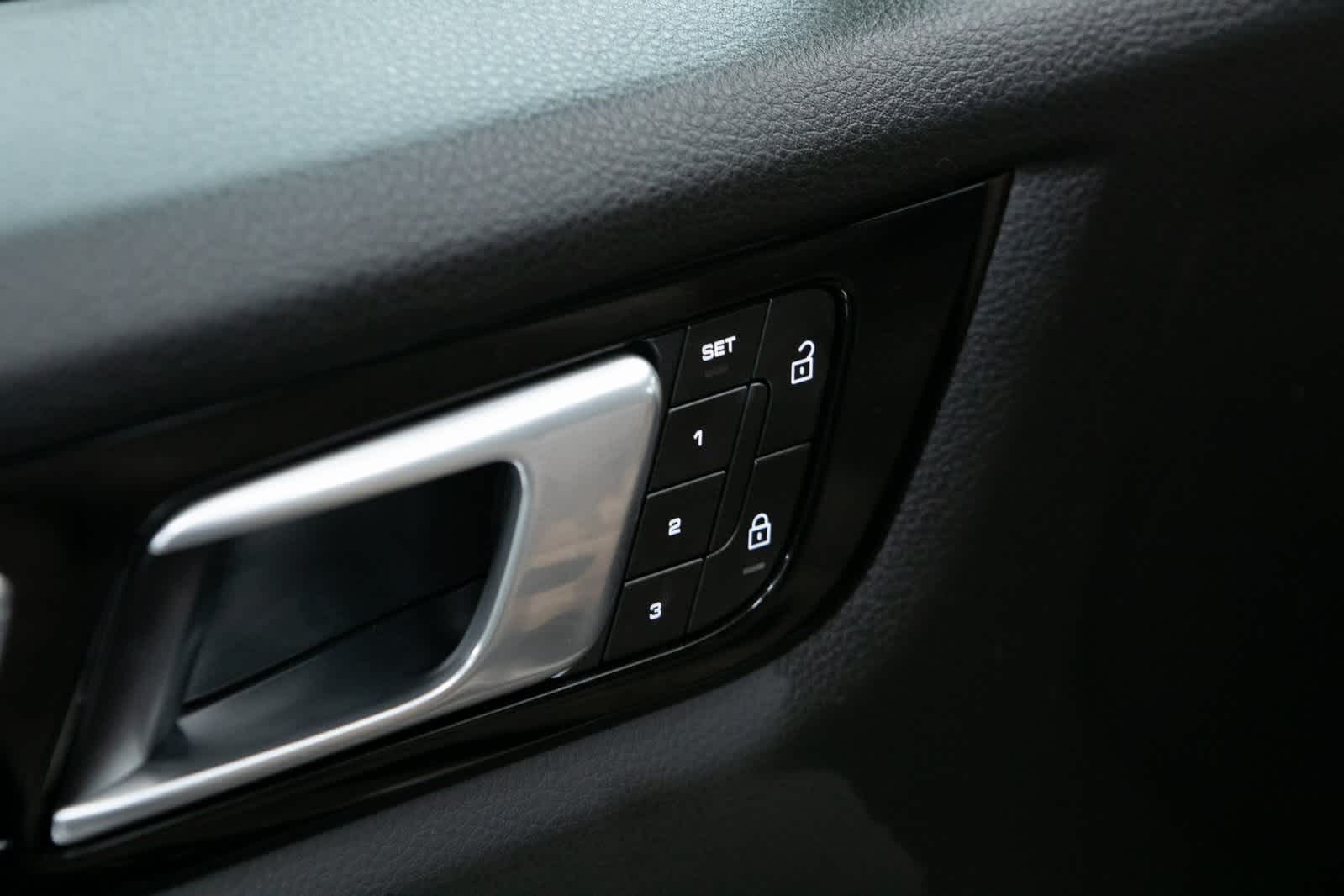 Thumbnail: 2022 Porsche Cayenne - 16