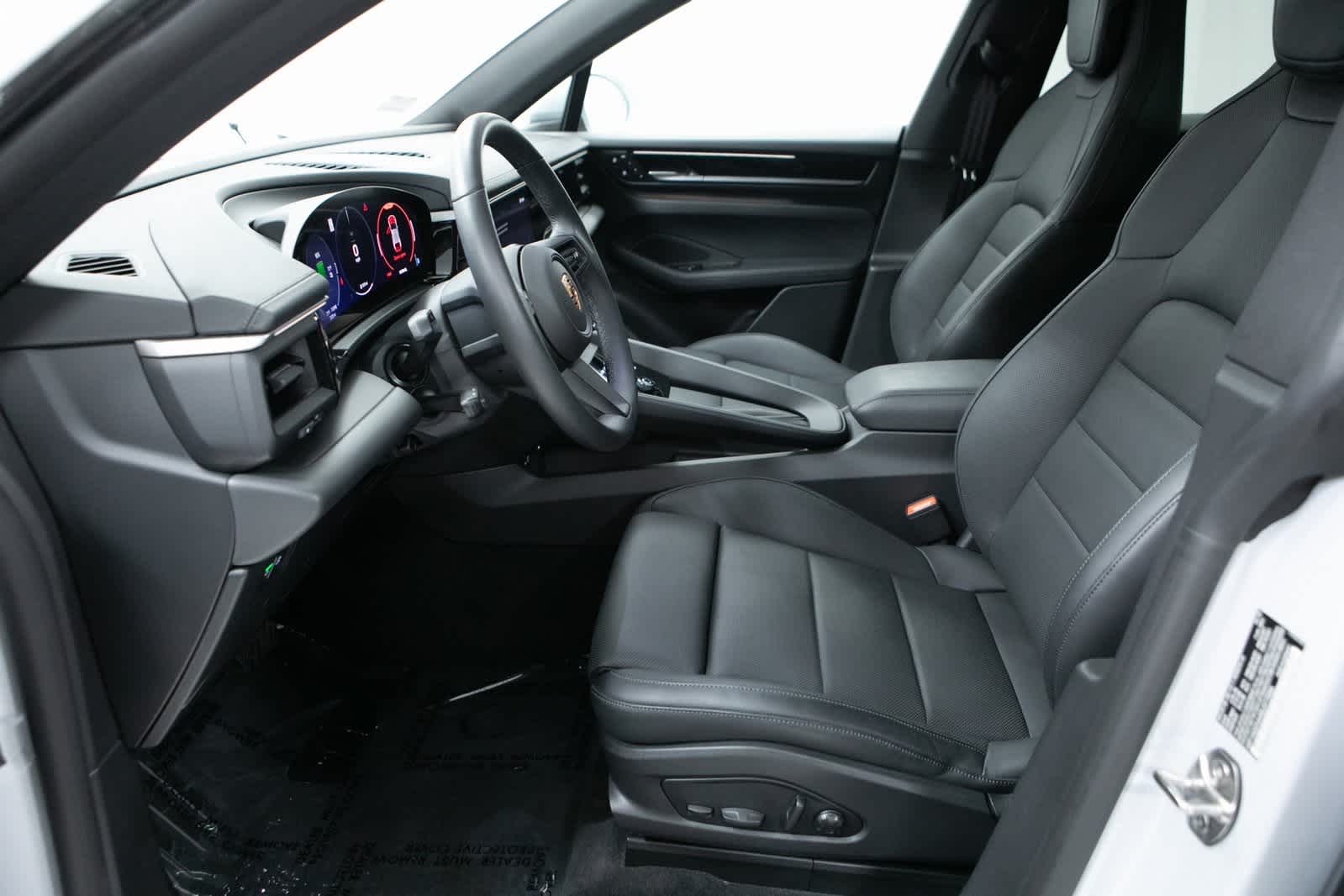 Thumbnail: 2025 Porsche Macan - 16