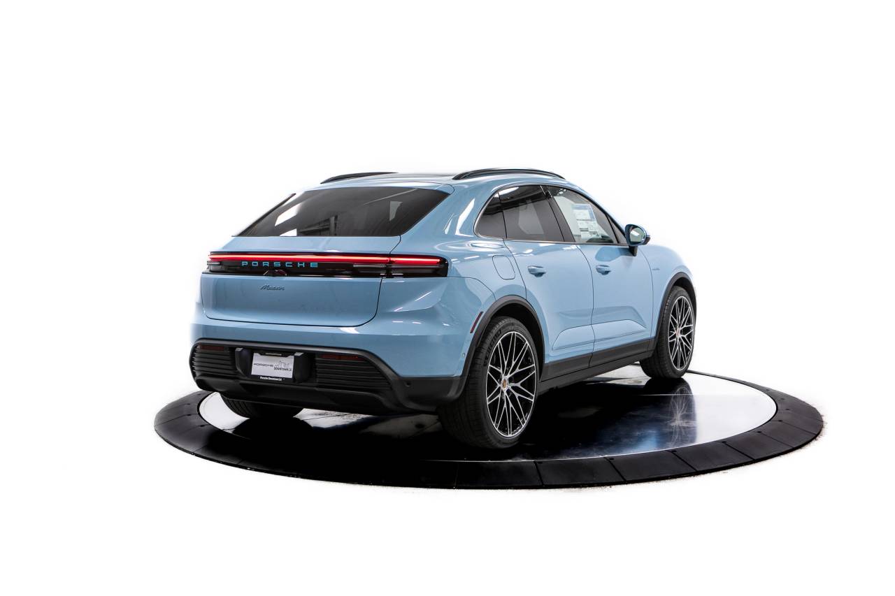 Thumbnail: 2026 Porsche Macan - 7