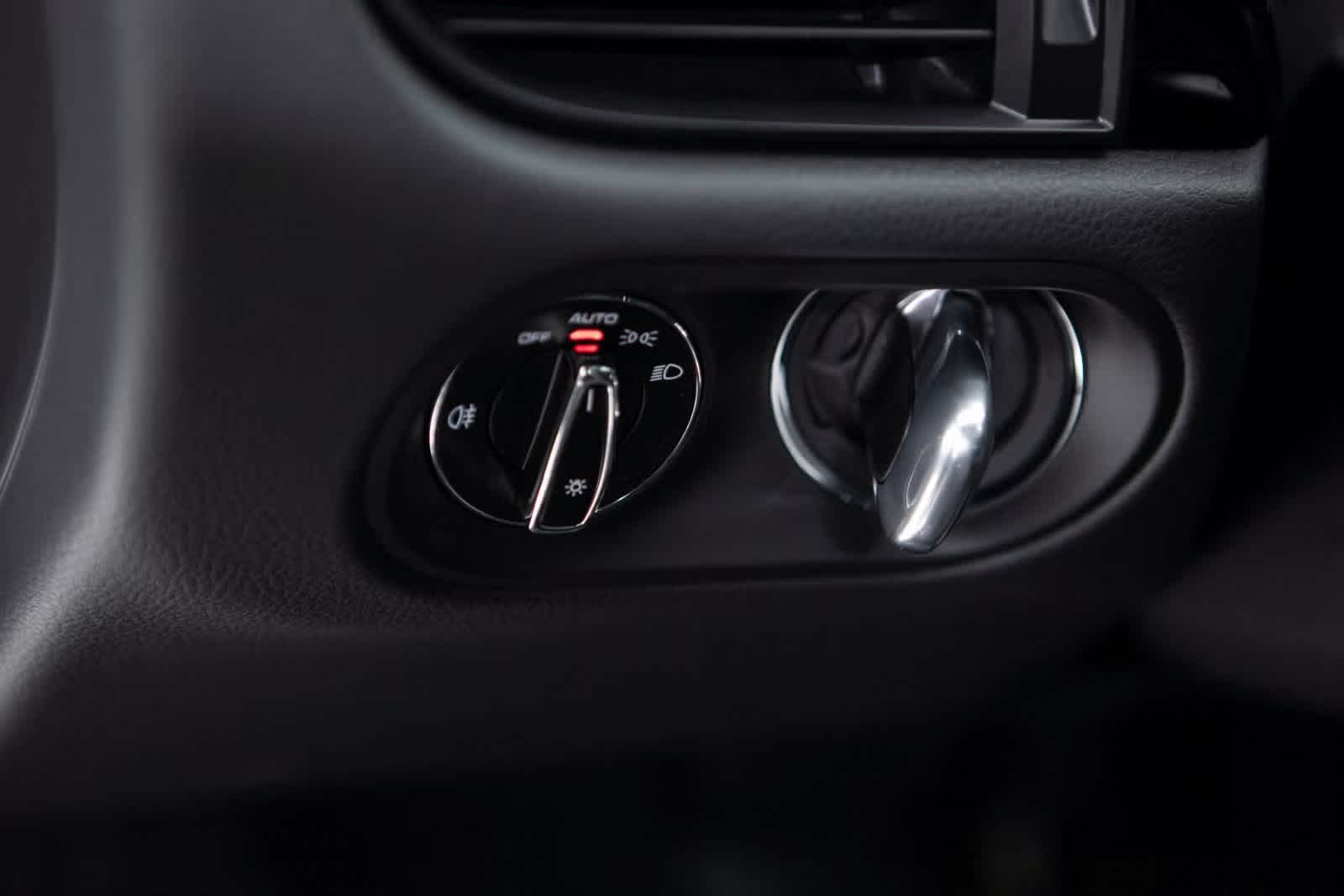 Thumbnail: 2025 Porsche Macan - 21