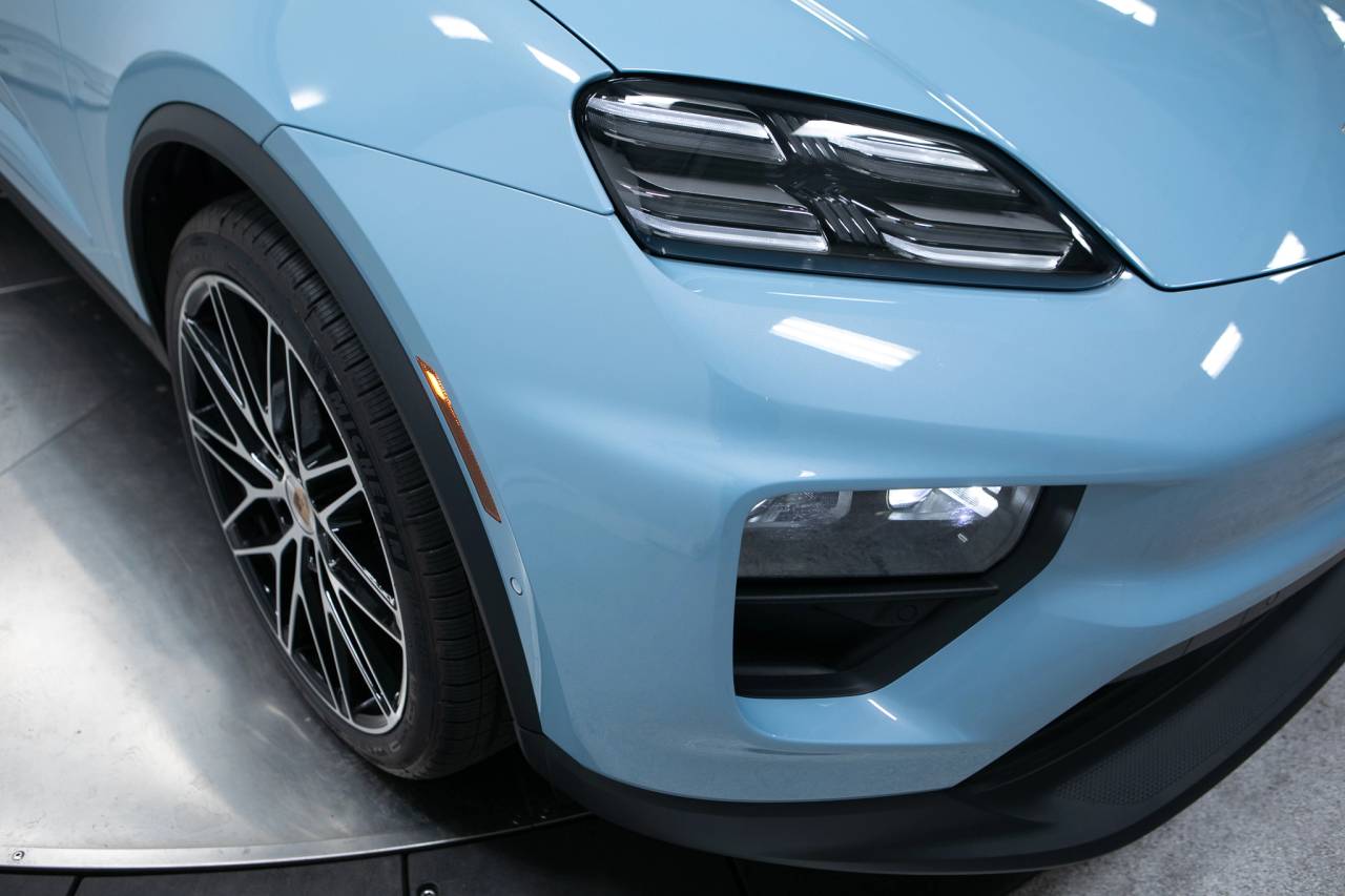Thumbnail: 2026 Porsche Macan - 12
