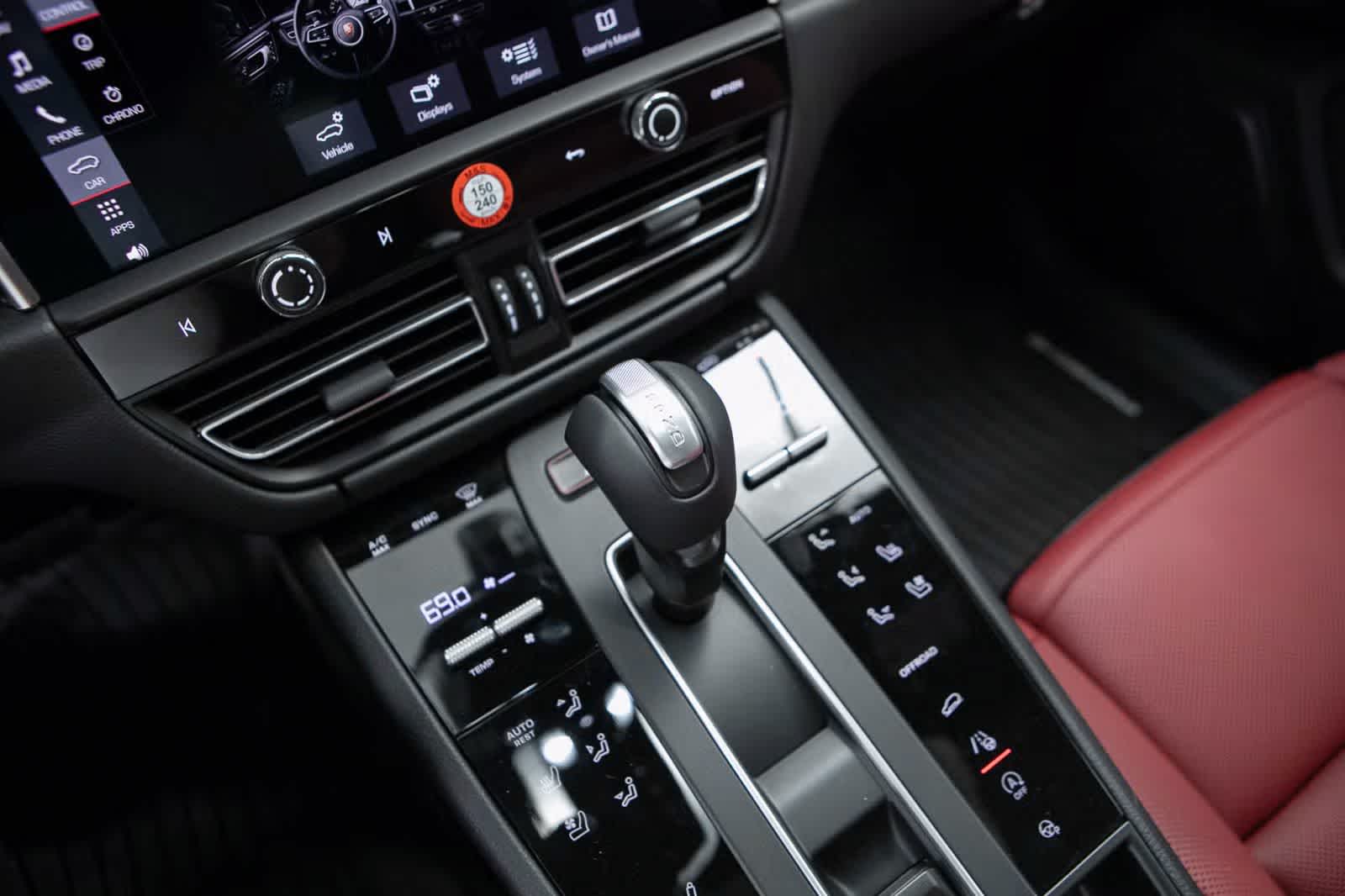 Thumbnail: 2026 Porsche Macan - 28