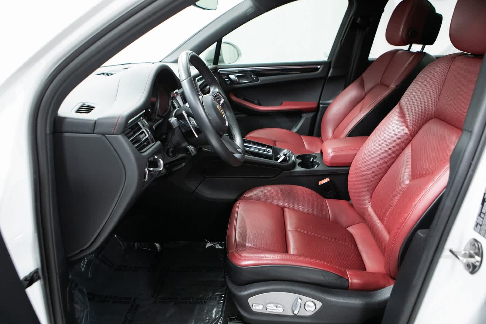 Thumbnail: 2024 Porsche Macan - 16