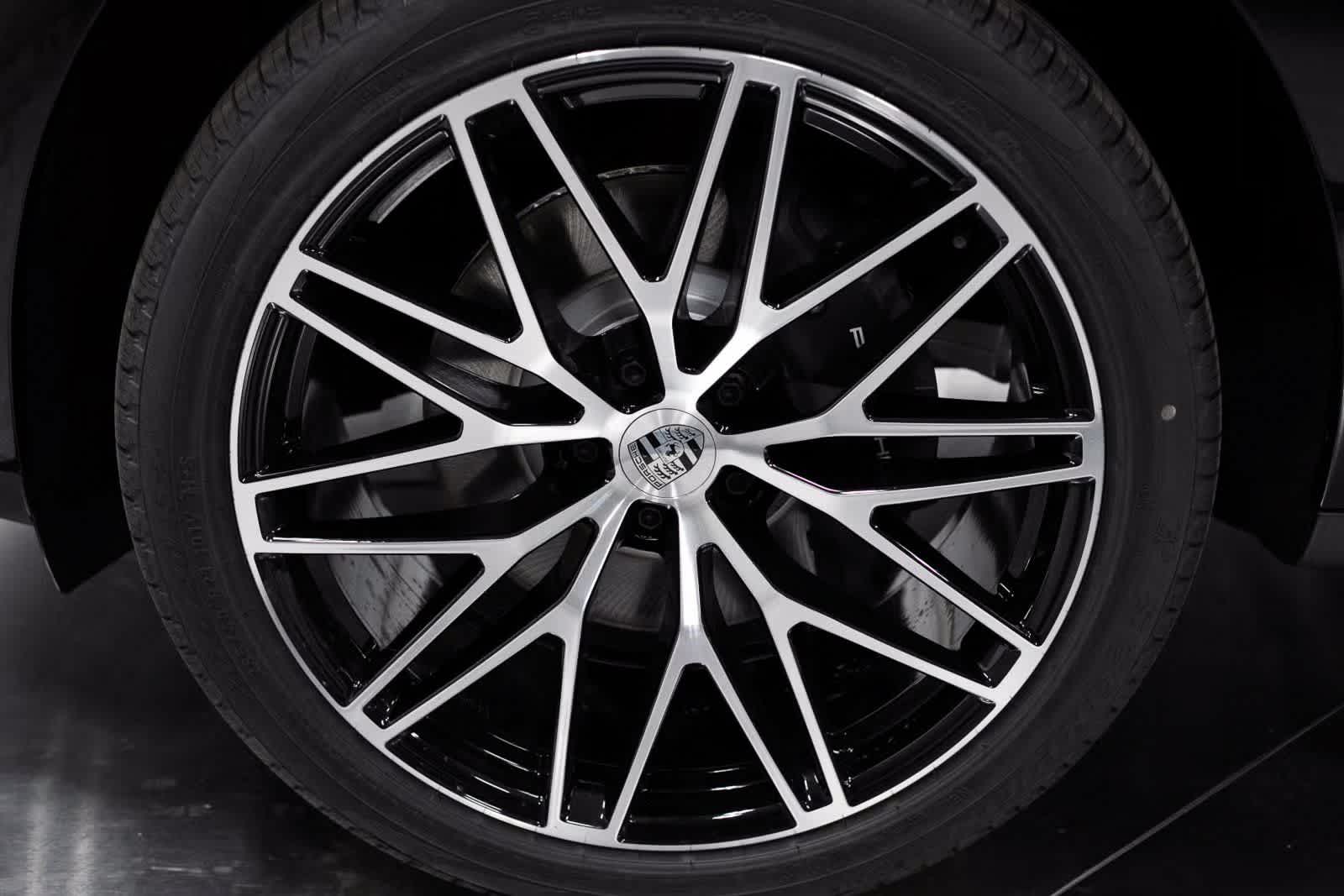 Thumbnail: 2025 Porsche Macan - 11