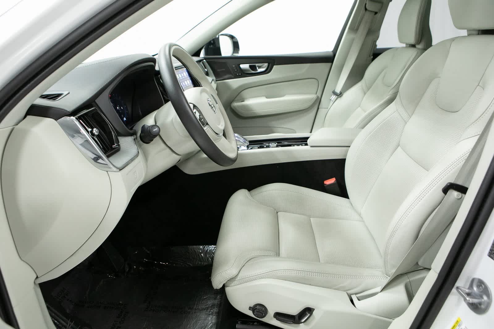 Thumbnail: 2024 Volvo XC60 - 16