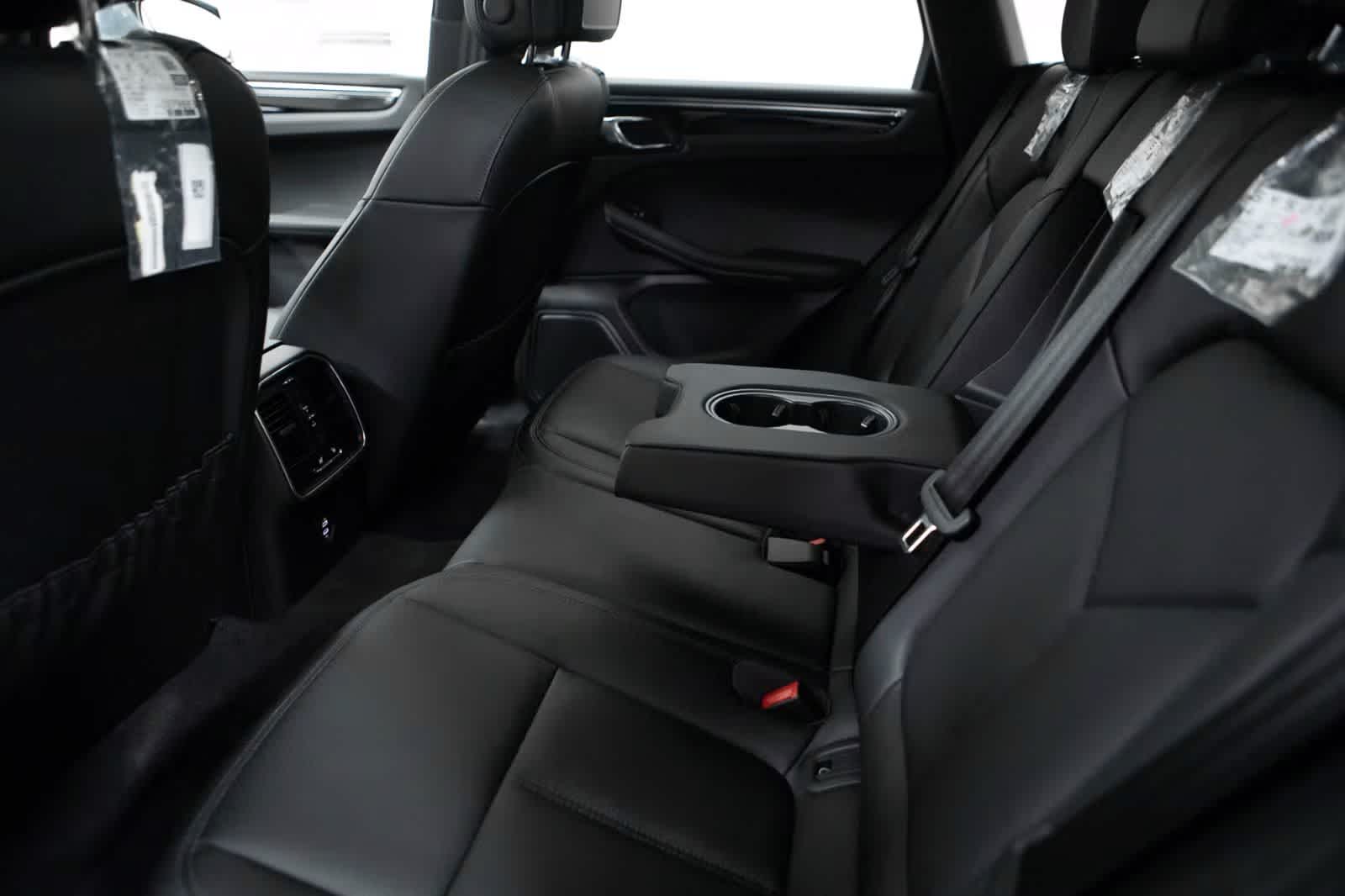 Thumbnail: 2026 Porsche Macan - 36