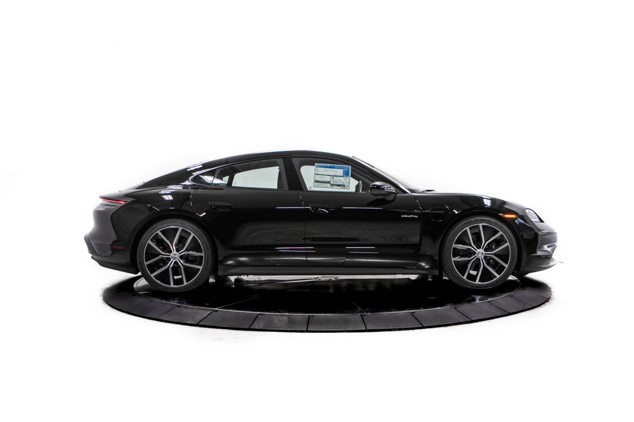 Thumbnail: 2026 Porsche Taycan - 8