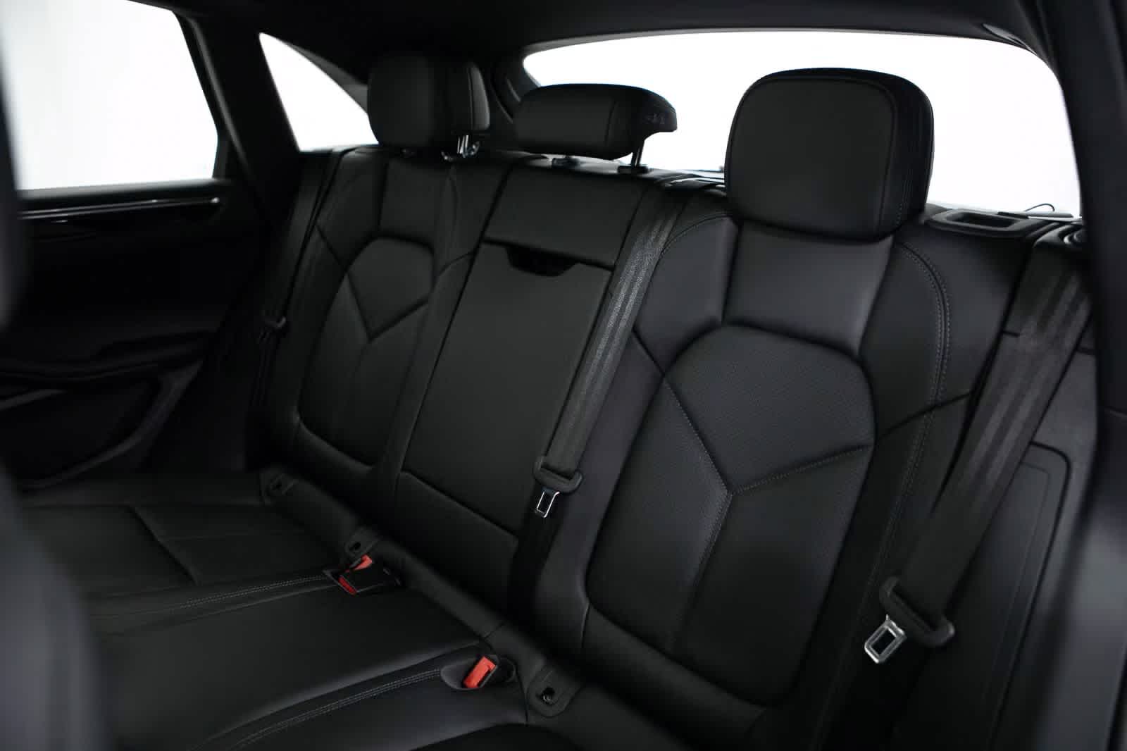 Thumbnail: 2026 Porsche Macan - 35