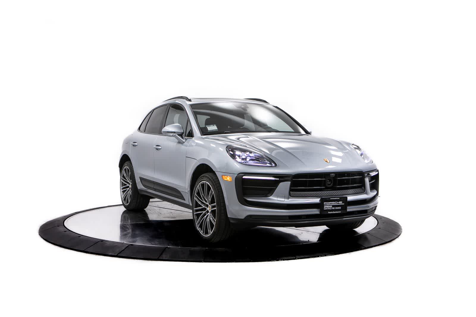 Thumbnail: 2026 Porsche Macan - 8