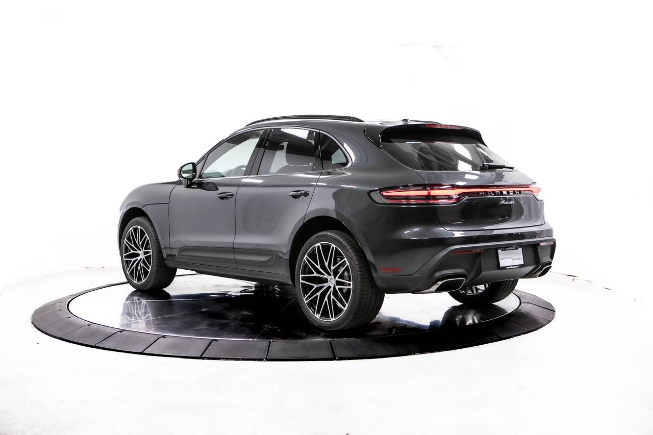Thumbnail: 2026 Porsche Macan - 3