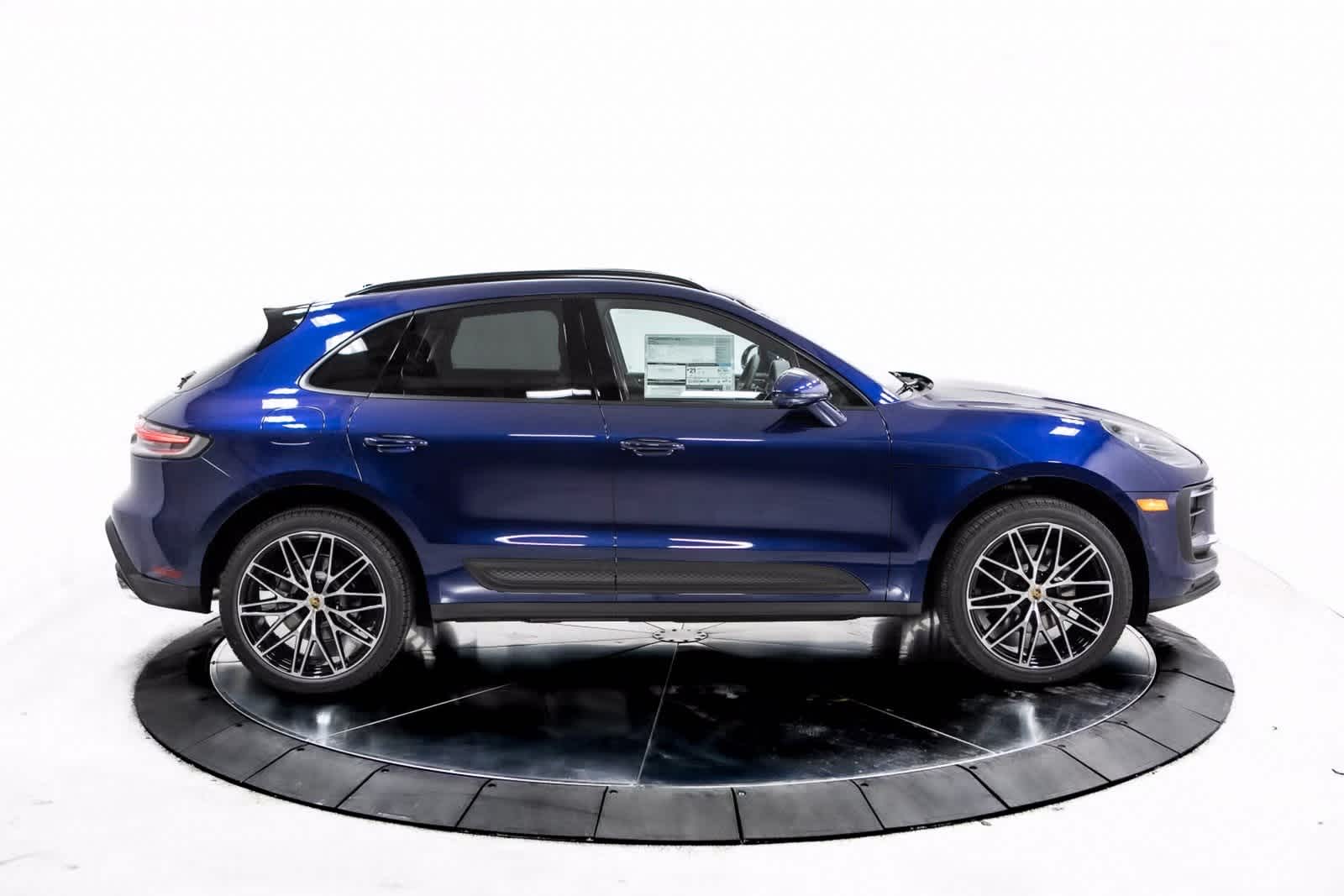 Thumbnail: 2025 Porsche Macan - 8