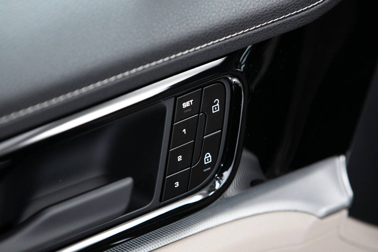 Thumbnail: 2026 Porsche Panamera - 26