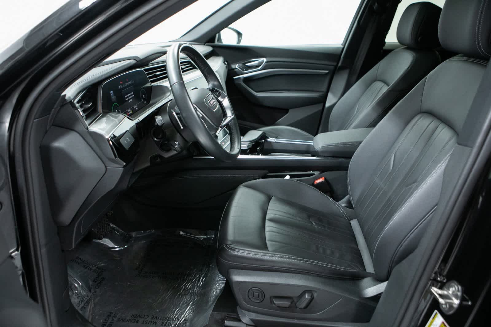 Thumbnail: 2022 Audi e-tron - 16