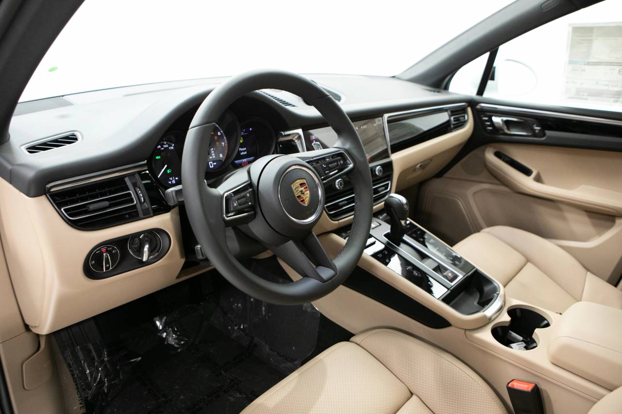 Thumbnail: 2026 Porsche Macan - 4