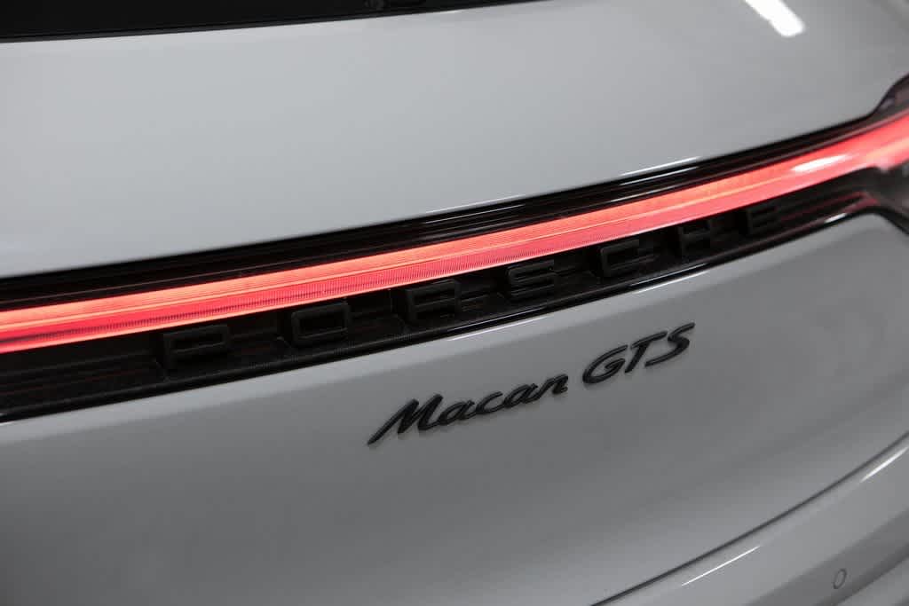 Thumbnail: 2025 Porsche Macan - 37