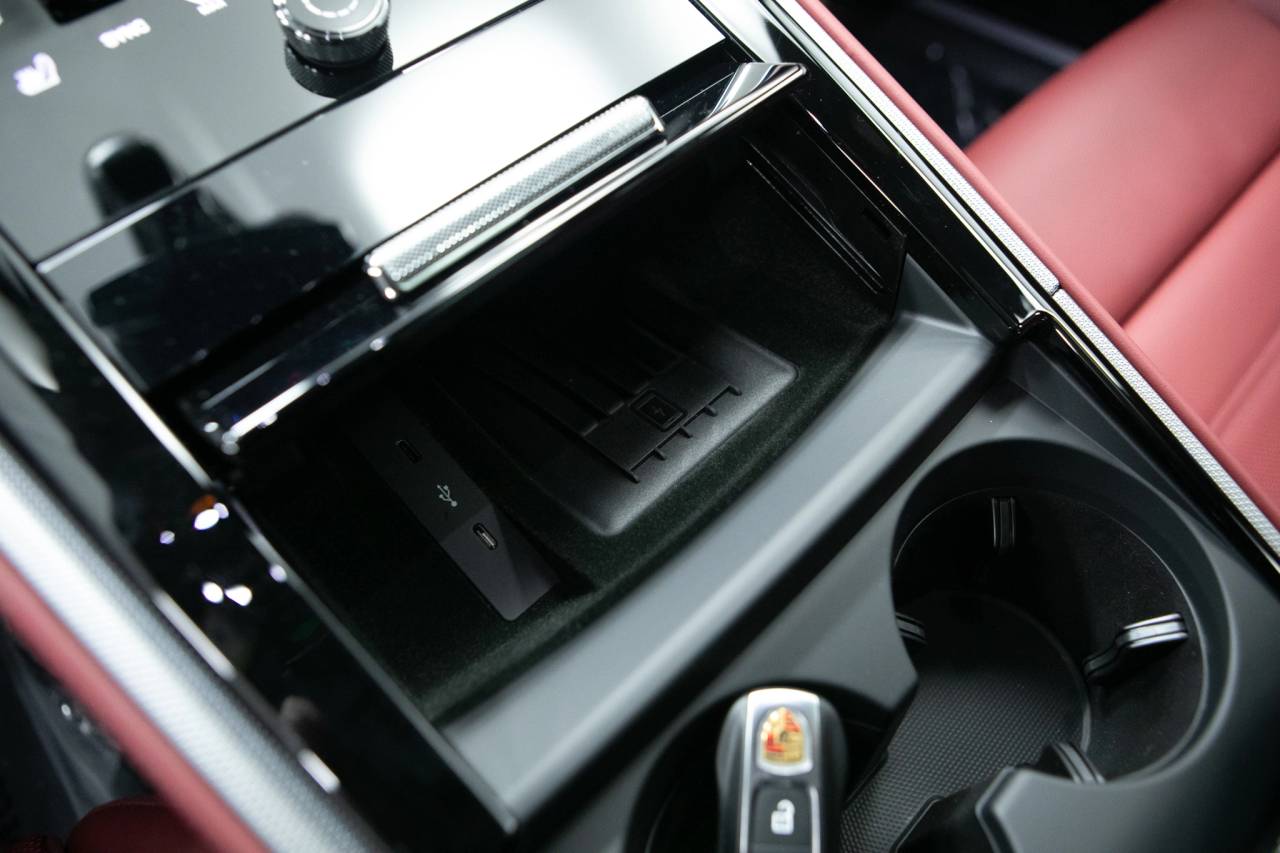 Thumbnail: 2026 Porsche Panamera - 33