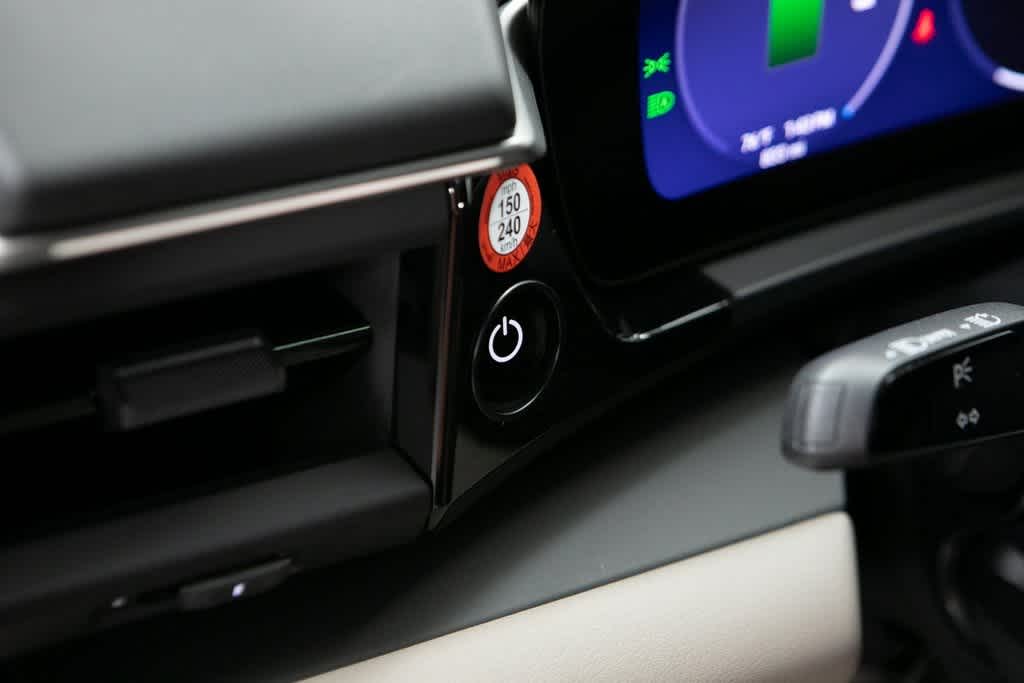 Thumbnail: 2025 Porsche Macan - 20