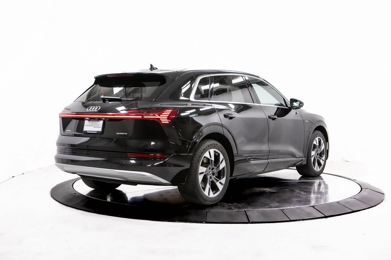 Thumbnail: 2022 Audi e-tron - 7