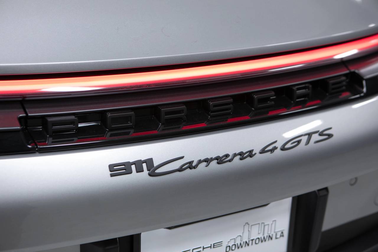 Thumbnail: 2026 Porsche 911 - 16