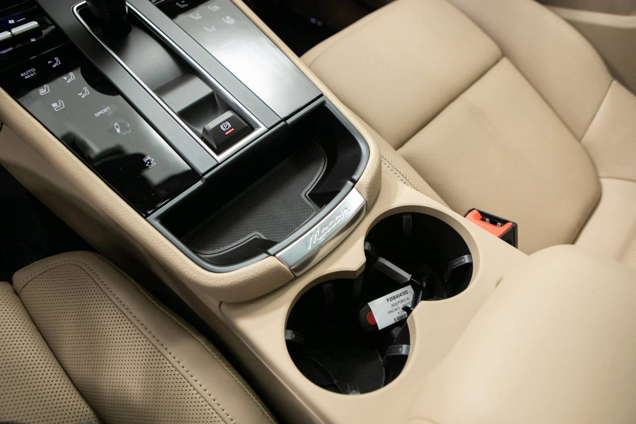 Thumbnail: 2026 Porsche Macan - 33