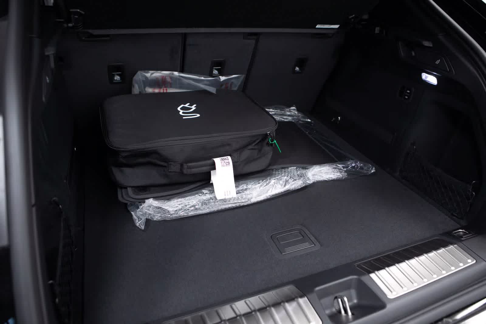 Thumbnail: 2025 Porsche Macan - 37