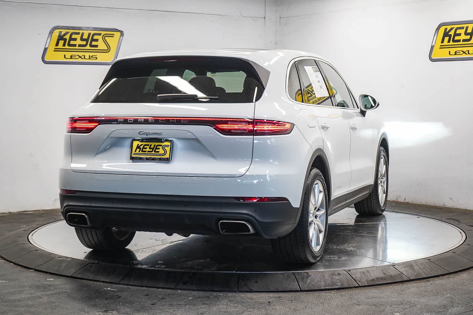 Thumbnail: 2022 Porsche Cayenne - 4
