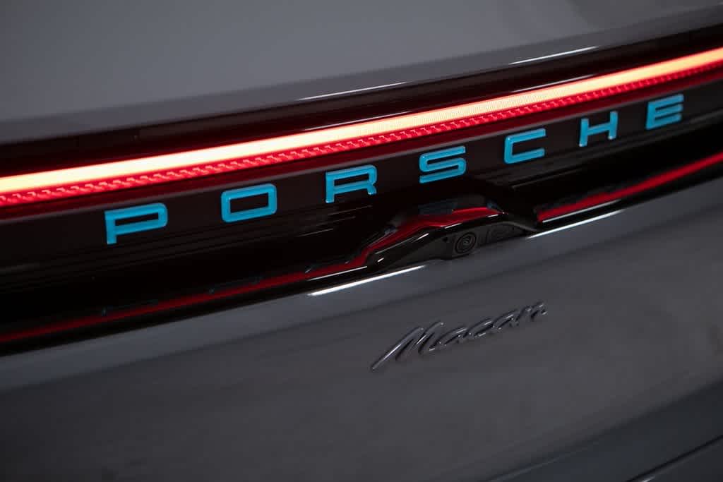 Thumbnail: 2025 Porsche Macan - 37