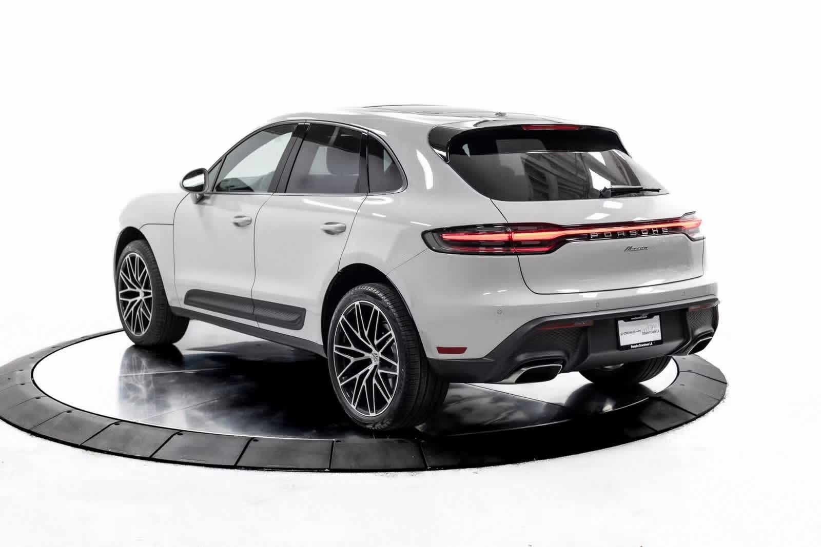 Thumbnail: 2025 Porsche Macan - 3