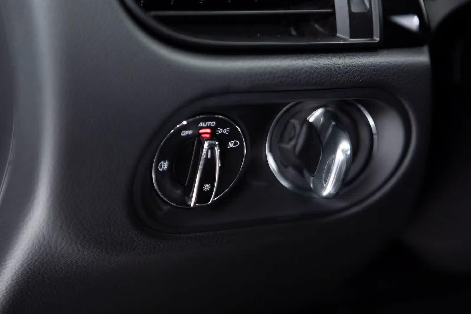 Thumbnail: 2026 Porsche Macan - 27