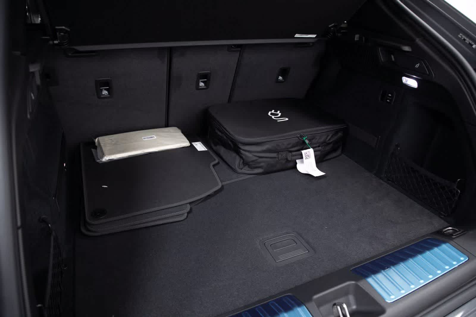 Thumbnail: 2025 Porsche Macan - 28