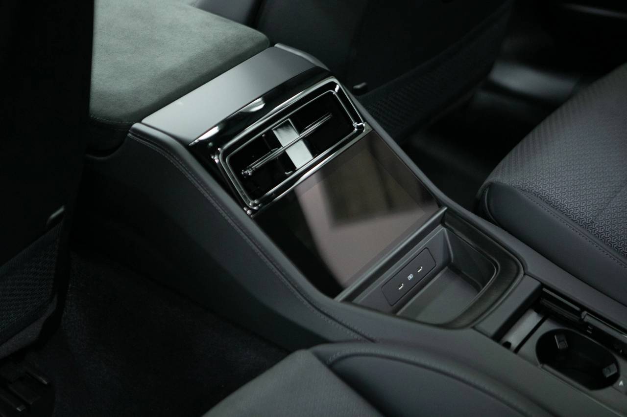 Thumbnail: 2026 Porsche Panamera - 37