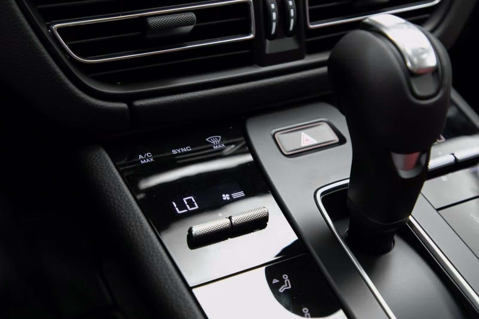 Thumbnail: 2025 Porsche Macan - 22