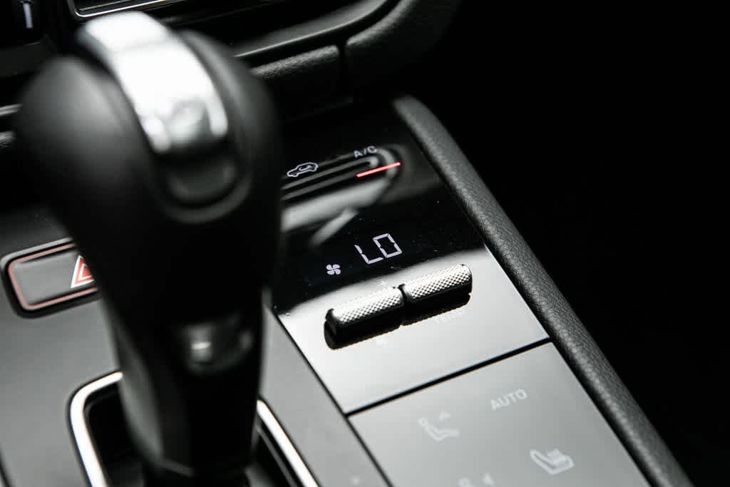 Thumbnail: 2024 Porsche Macan - 32