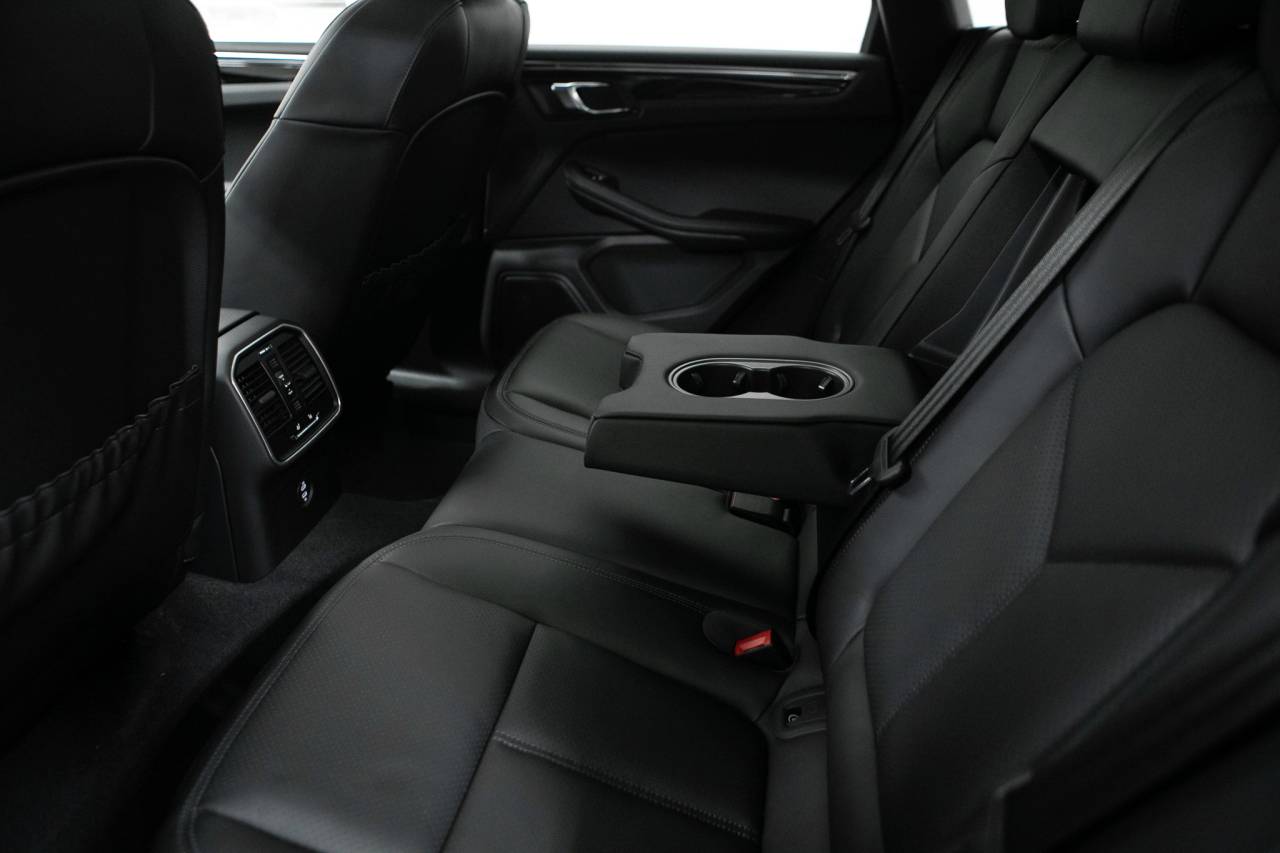 Thumbnail: 2026 Porsche Macan - 35