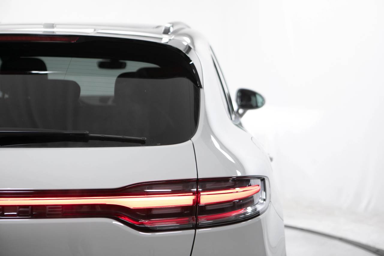 Thumbnail: 2026 Porsche Macan - 18