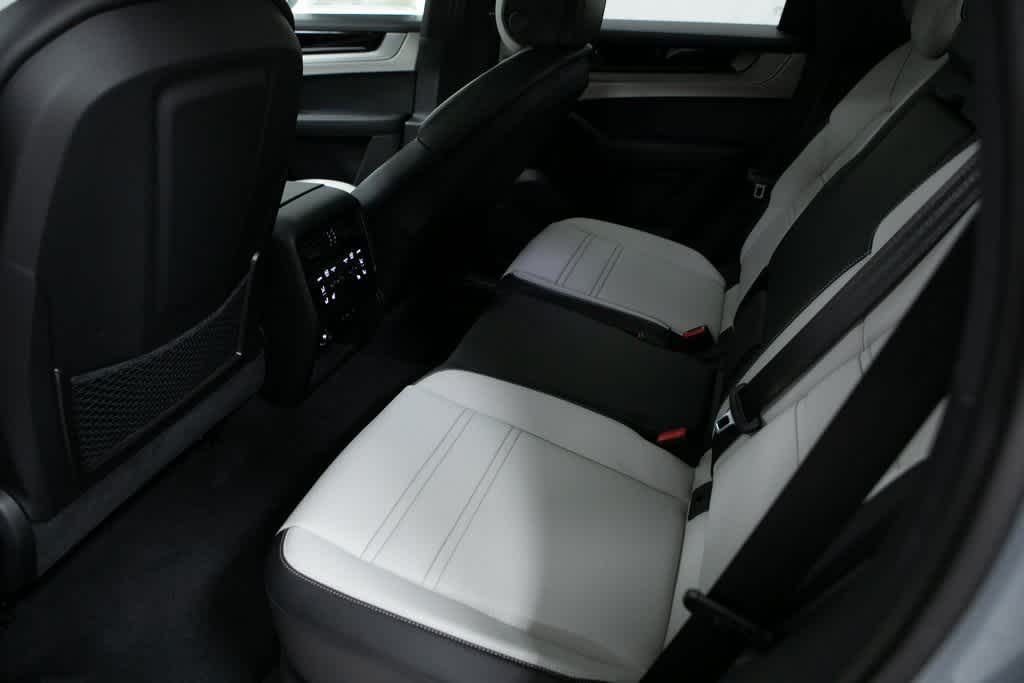 Thumbnail: 2025 Porsche Cayenne - 32