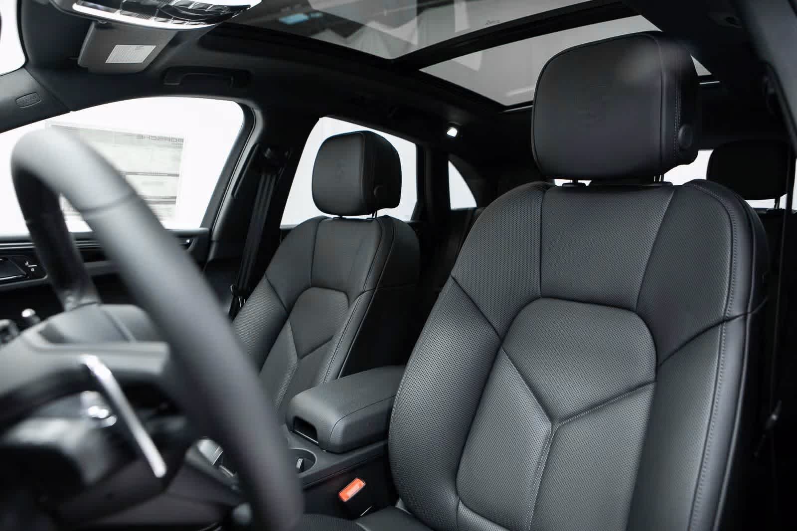 Thumbnail: 2026 Porsche Macan - 5