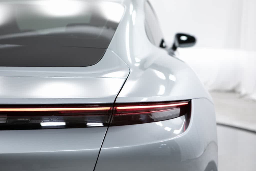 Thumbnail: 2022 Porsche Taycan - 40
