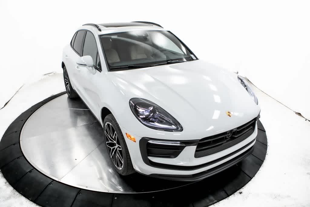 Thumbnail: 2025 Porsche Macan - 40