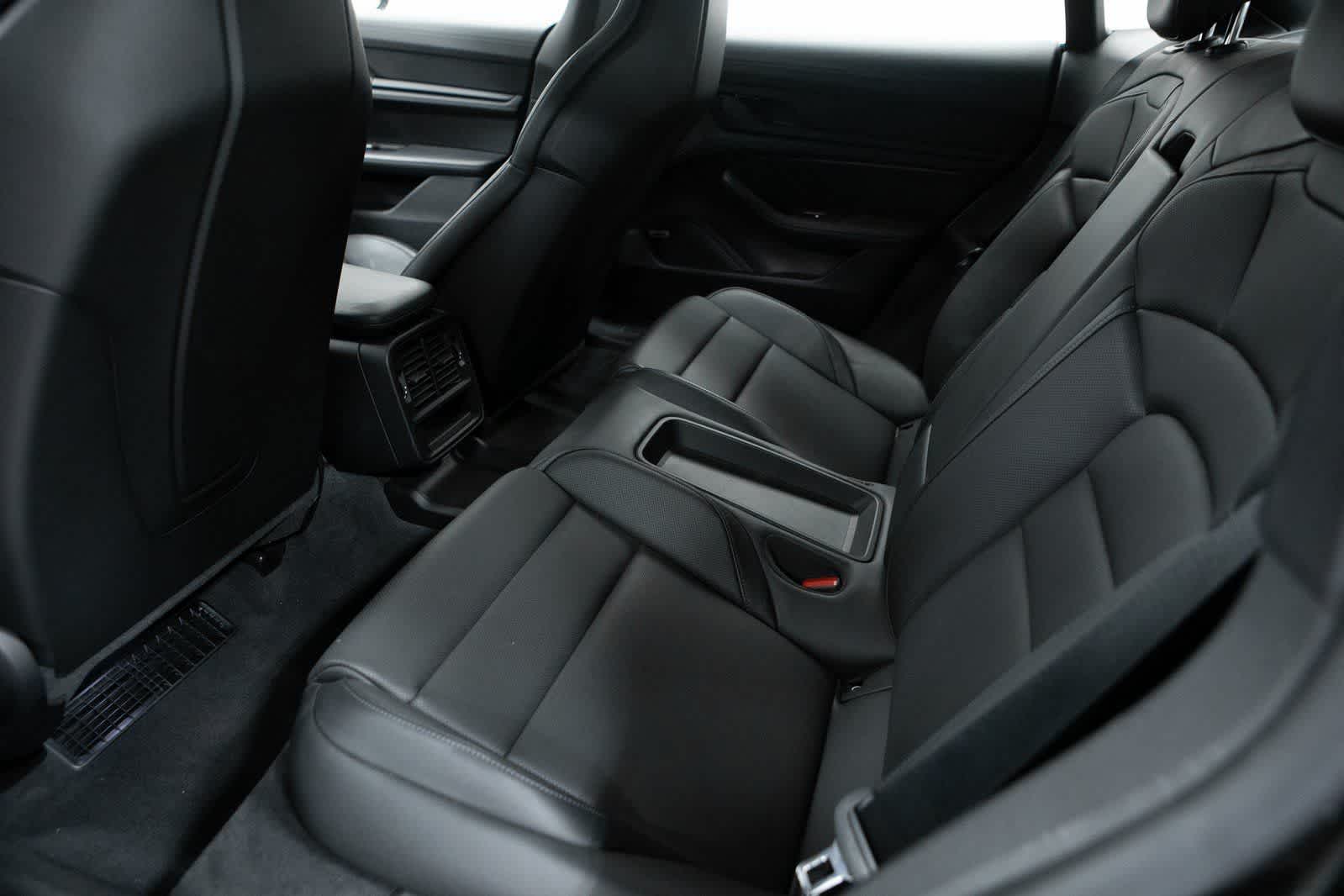 Thumbnail: 2022 Porsche Taycan - 28