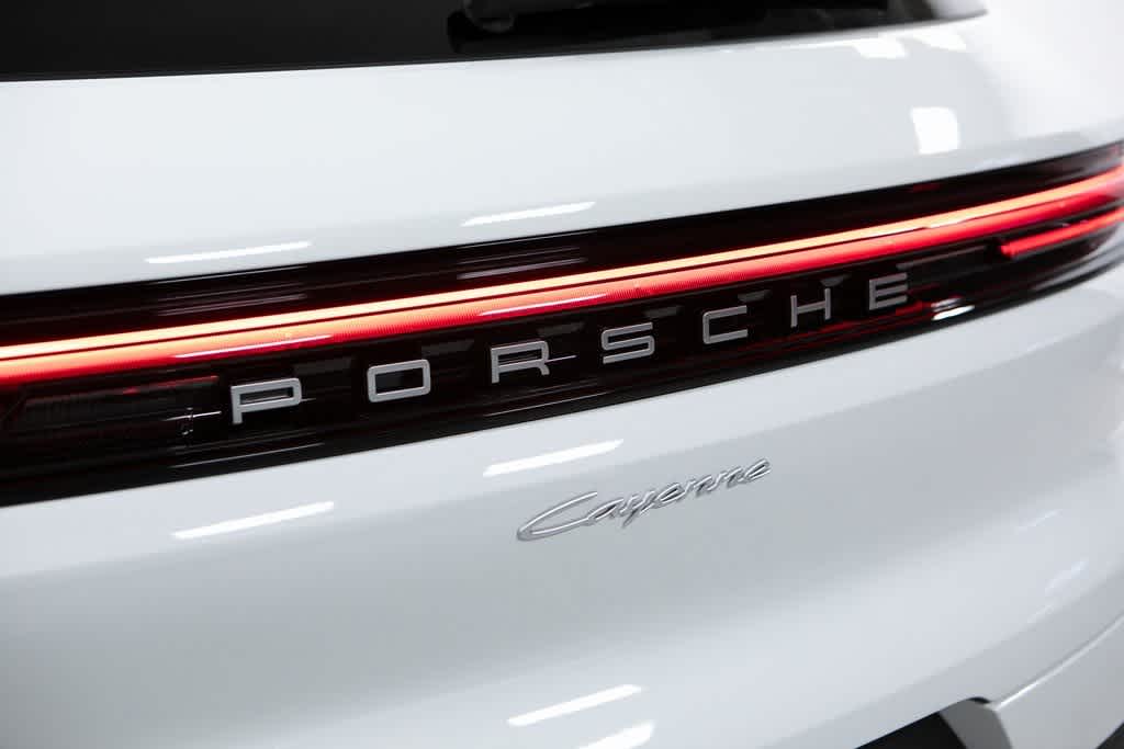 Thumbnail: 2025 Porsche Cayenne - 36