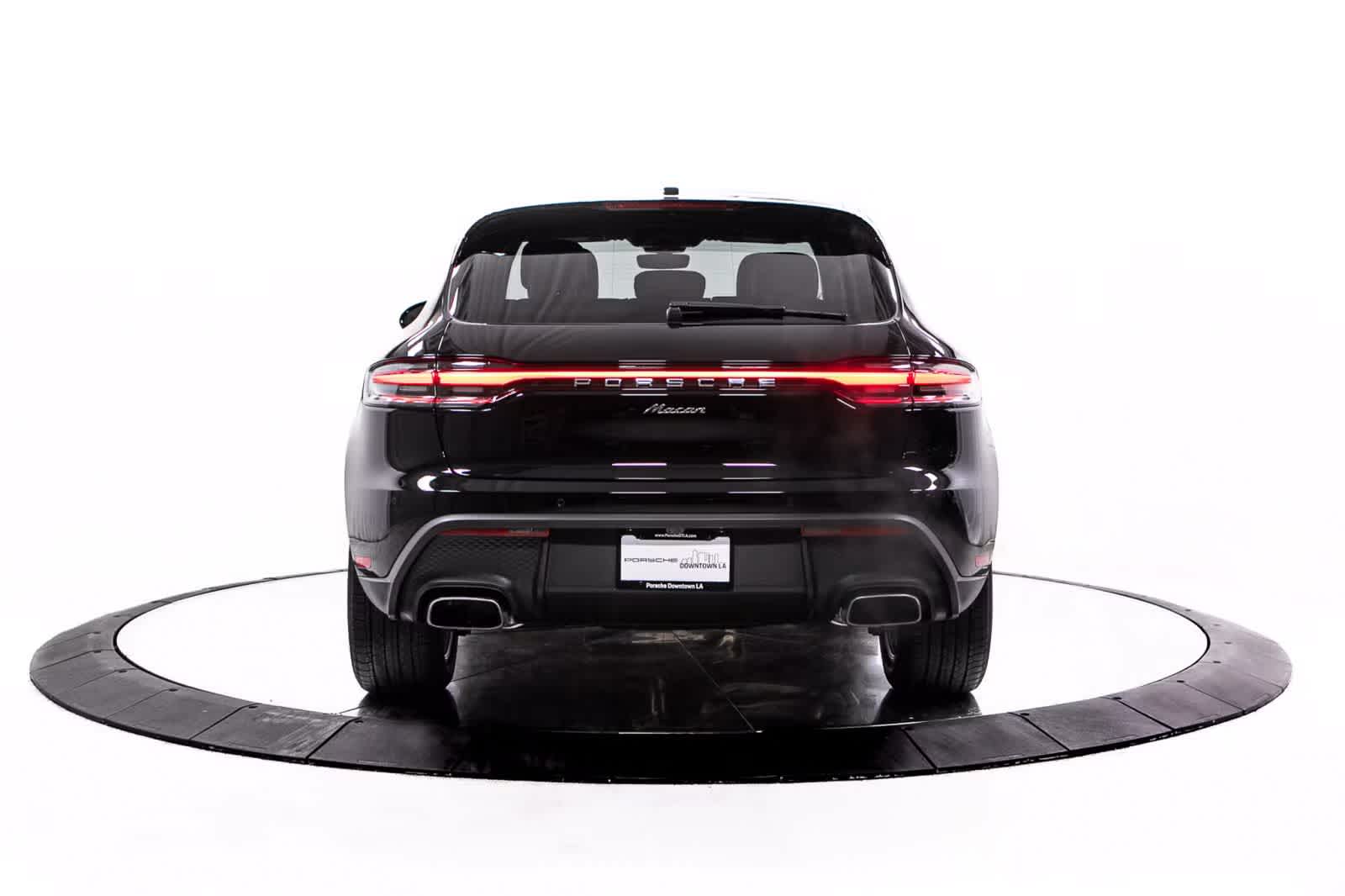Thumbnail: 2026 Porsche Macan - 4