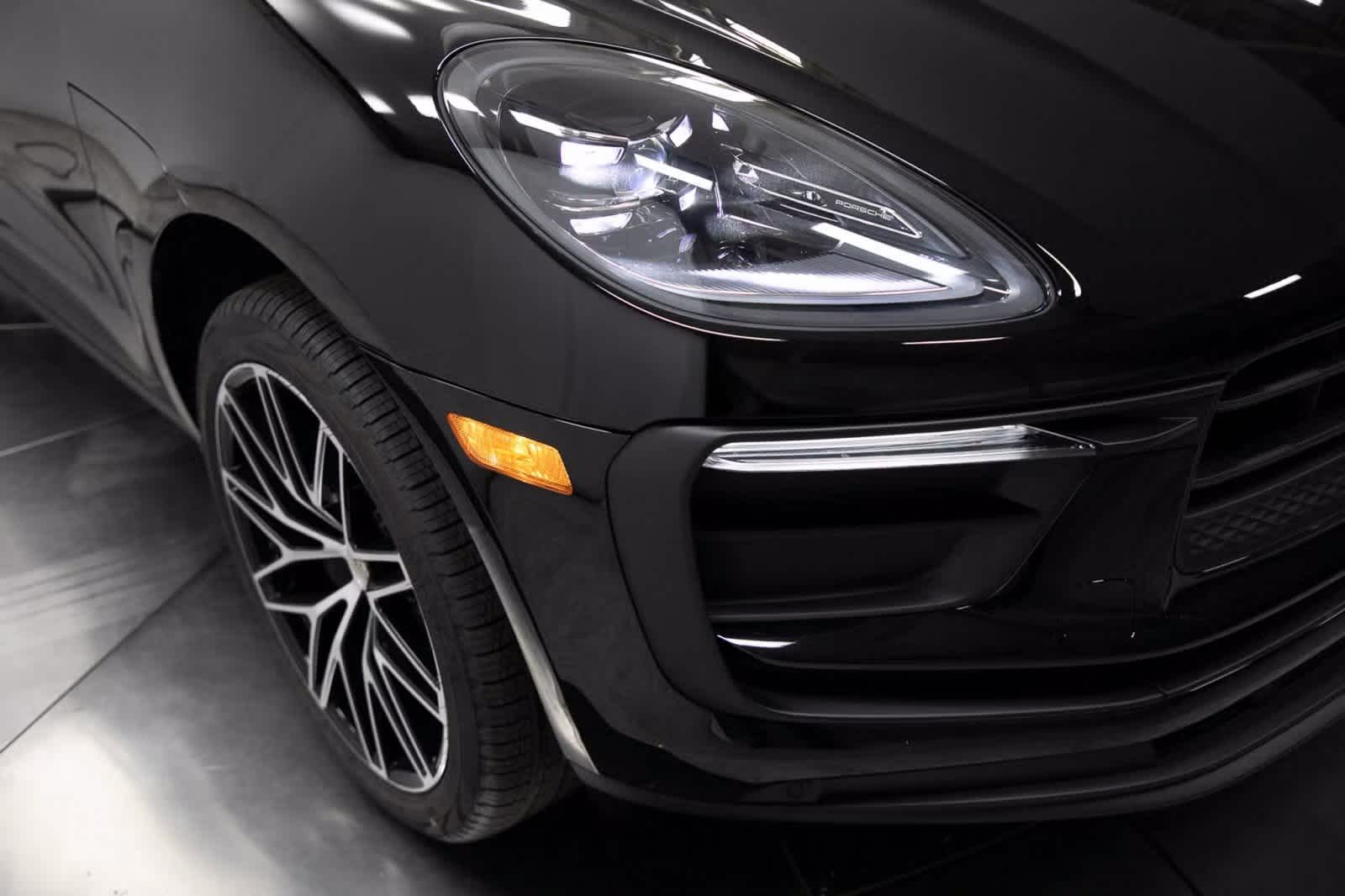 Thumbnail: 2025 Porsche Macan - 12